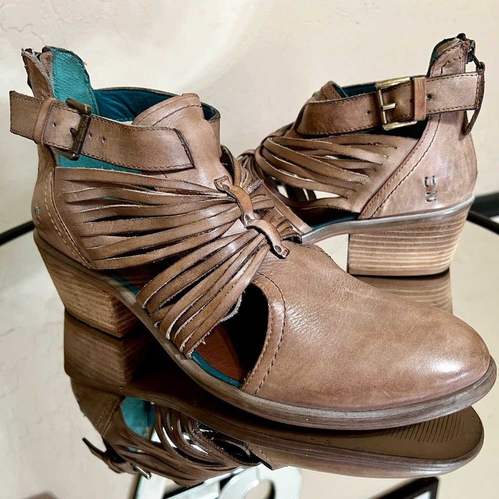 ROAN Bed Stu Oaklyn Distressed Cut Out Leather Booties - Picture 5 of 6